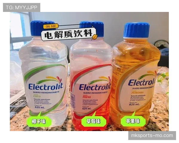 杨千霖家冰箱里塞满蛋白粉，连饮料都是自己配的电解质水