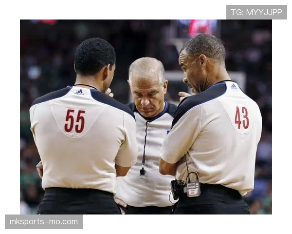 比赛中断规则：裁判停止比赛的关键条件与恢复比赛的判定要点